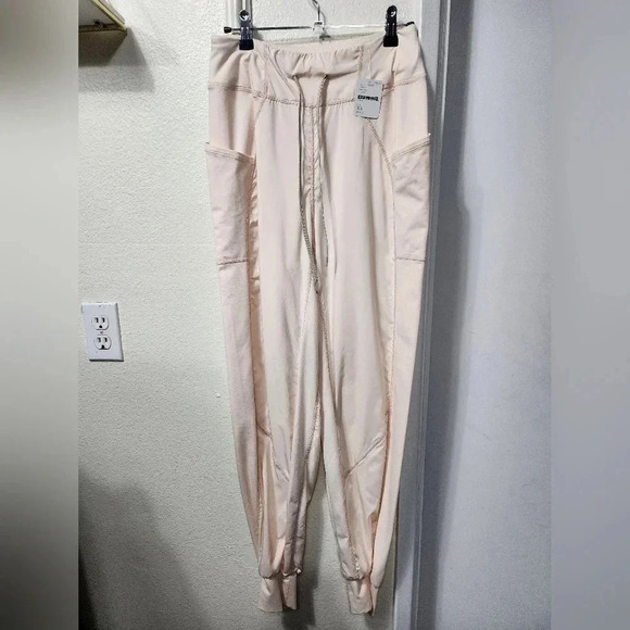 Free People Color Me Happy Solid Joggers and Cropped Jacket Size XS NWT - Picture 14 of 16